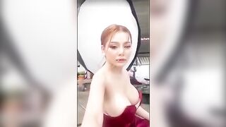 Clip HotGirl Xinh Dâm Tự Quay Để Lộ Vú
