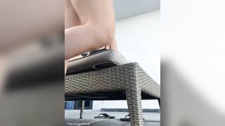 Thủ dâm public sướng quá lồn chảy nước như mưa
