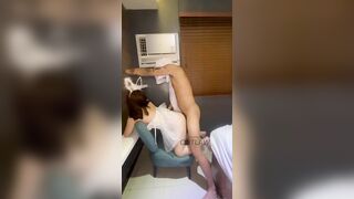 Vừa ăn xong chưa kịp rửa bát mà em đã lên bộ ren sexy bắt anh trả bài