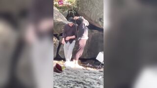 Cặp đôi tranh thủ chịch nhau trong hang đá khi đi phượt 2