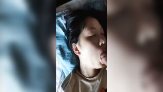 Dụ được em họ đang xem sex rồi bắt bú