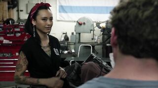 Cảnh nóng Vy Le Tran phim Shameless