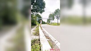 Public cực bạo giữa đường vạch vú khoe lồn giữa ban ngày