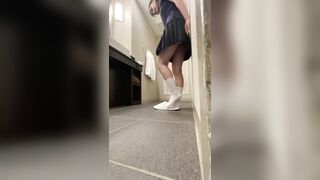 Clip Nóng: Bí Mật Quay Lén Em Gái Tắm - Hai Thanh Niên Cuồng Dâm Cưỡng Bức Ngay Tại C