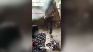 2 em học sinh mới lớn rủ nhau trốn học ra nhà hoang để đụ nhau