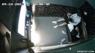 Hack cam quán kara phát hiện thanh niên đưa e ghệ vú bự vào quán mò lồn bóp vú đụnhau
