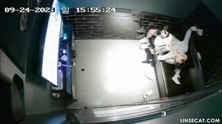 Hack cam quán kara phát hiện thanh niên đưa e ghệ vú bự vào quán mò lồn bóp vú đụnhau