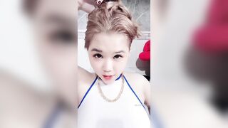 Thảo Hiền và quả dưa to bự của em ấy