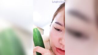 Em gái việt lồn hồng livestream thủ dâm với dưa leo