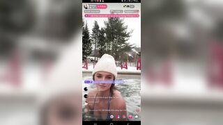 Mấy em tây dâm live tắm mặc bikini lắc đít vào trời đông