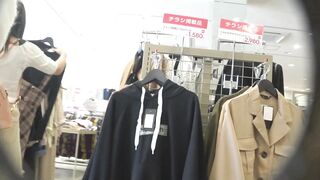 Quay lén em gái sinh viên thử đồ lộ bím trong shop quần áo