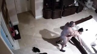 Hack cam thấy được cảnh dì nhỏ cùng ông hàng xóm chơi đóng gạch kịch liệt trong phòng
