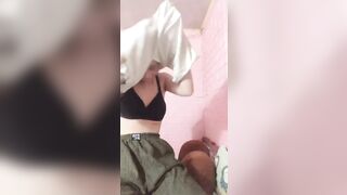 E sinh viên vú to show hàng