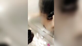 Từ phòng tắm ra đến giường anh mê mệt với cặp vú to tròn cực phẩm của em 4