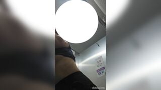 Cặp đôi tranh thủ bú cu lút cán trong nhà vệ sinh công ty cực phê