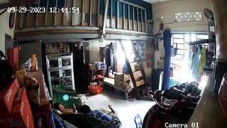 Hack cam cảnh chồng chuẩn bị đi làm phải đè vợ làm 1 nháy