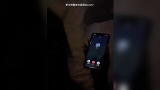 Vừa nghe điện thoại vừa địt nhau với trai dâm đãng kích thích