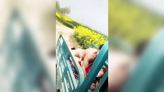 2 ông bà tuy có tuổi nhưng sung sức lắm, con cháu còn phải theo dài dài