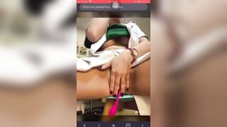 Em Y tá lén thủ dâm bắn nước cực phê