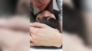 Quay lén cặp đôi học sinh làm tình lén lút trong nhà vệ sinh của trường học