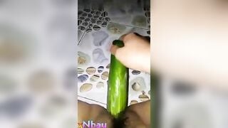 Em Gái Vào Nhà Tắm Thủ Dâm Vừa Trò Chuyện Với Mẹ