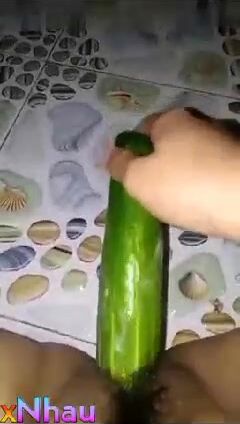 Em Gái Vào Nhà Tắm Thủ Dâm Vừa Trò Chuyện Với Mẹ
