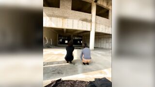 Lôi nhau ra đường thủ dâm cho thoáng