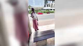 Cô gái thủ dâm nơi công cộng 3