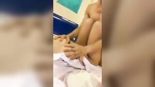 E học sinh vú bự dâm đãng trốn học đi nhà nghỉ quay video đụ nhau với ny cặc bự