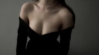 em sinh viên mặc đầm body đen khoe dáng đẹp vú to tròn
