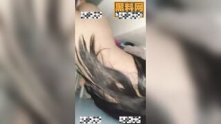 Vụ bê bối thầy giáo  "huấn luyện" em học sinh thành "con chó cái" ở Trung Quốc