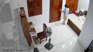 Hack cam xem em gái dâm đít to to mặc đồ lót thay đồ rên phê vcl