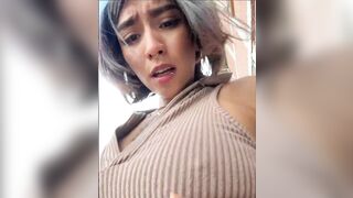 Mê mẩn em dâm xăm trổ vắt vú to rồi há mồm bú cặc lút họng