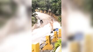 Quay lén em thủ dâm móc lồn trong WC công ty 3