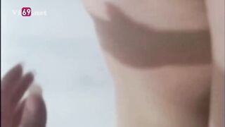 Clip: Bé nữ sinh vú non tơ hồng hào mới vào đời mà em dâm lạ