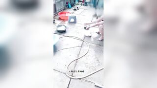 Cô gái mặc đồ như không mặc ở nơi công cộng 4