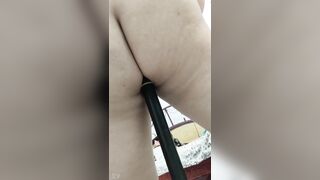 MBBG dâm, đút gậy vào đít