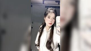 trả hết cho khách,nhận ra idol nào ko các anh
