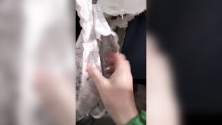 Hàng xóm toàn mấy chị gái thích mặc đồ ren