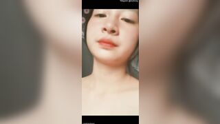 Em gái call video show ngực non mơn mởn cho bạn trai ngắm