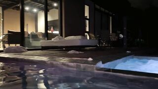 Em gái nữa đêm nứng lồn đi bơi gạ anh trai đụ