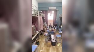 kí túc xá nữ đại chiến!