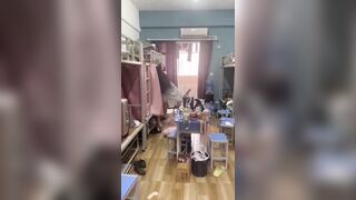 kí túc xá nữ đại chiến!