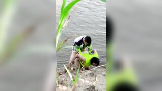 Gái xinh nóng bỏng doggy cực sướng bên bờ suối