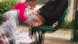 Bú cặc bạn trai ngay giữa sân trường