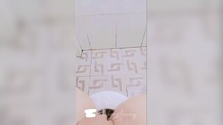 Em sinh viên dâm móc lồn bắn nước gửi ny xem
