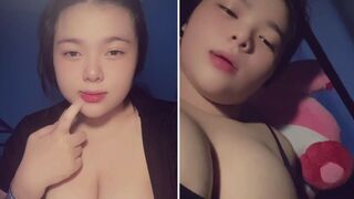 Em gái 2ka10 Chubby Bím múp em nhún nhảy khiến anh phê pha