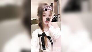 Trò chuyện trực tuyến với 1 nữ sinh viên trẻ tuổi,động dục như chó cái và cái lỗ nhỏ