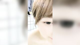 E teen mặt học sinh thân hình phụ huynh vào nhà tắm quay vid khoe thân hình nóng bỏng