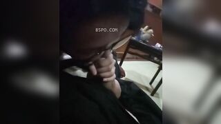 Lác mắt xem em gái đeo kính dâm bú cu lút cán phê trợn tròng